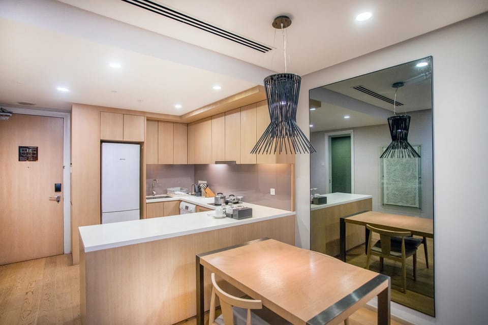 Coffee/tea facilities, Kitchen or kitchenette, Dining area, Communal kitchen
