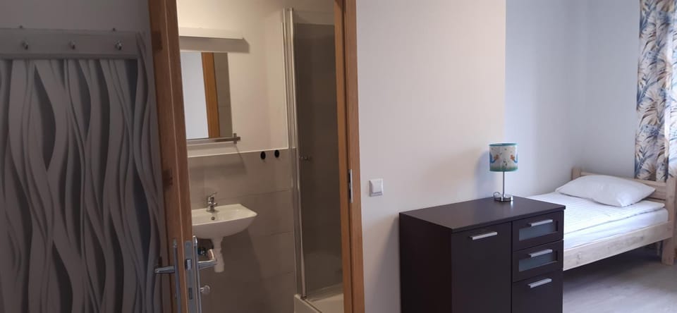 Bed, Bathroom
