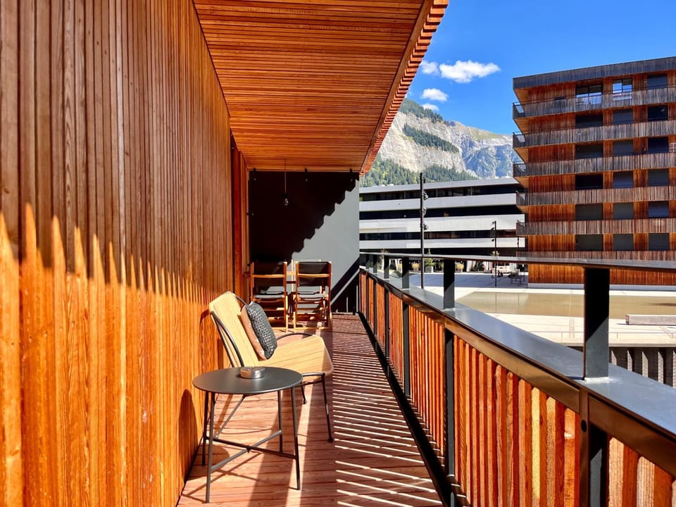 Neighbourhood, View (from property/room), Balcony/Terrace, Seating area, Mountain view, Inner courtyard view