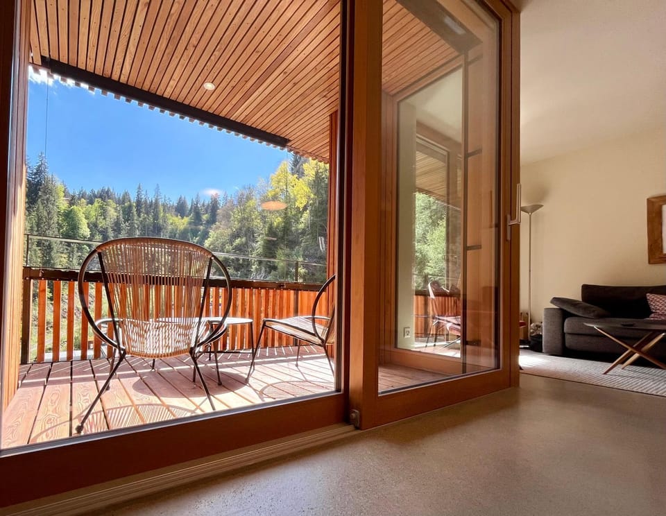 View (from property/room), Balcony/Terrace, Seating area