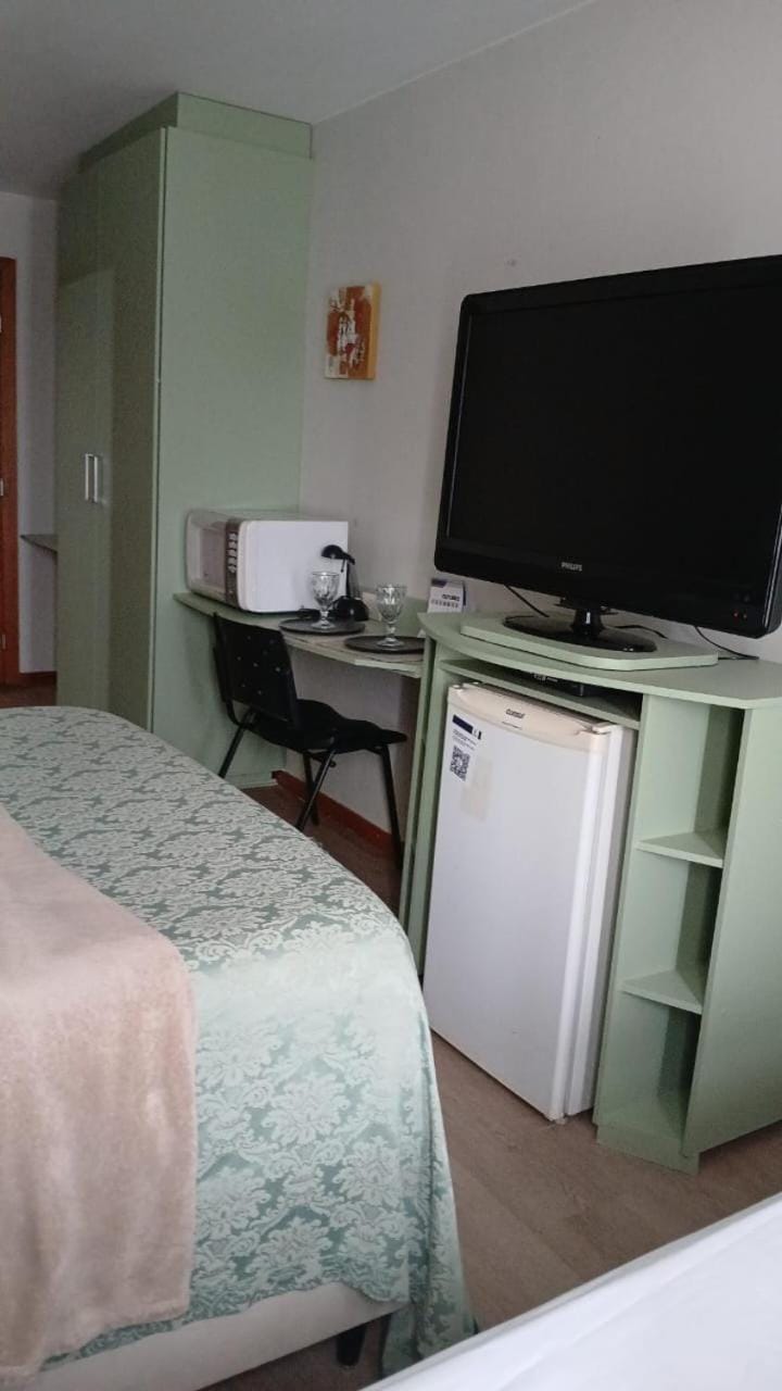 Bed, TV and multimedia, Photo of the whole room, minibar, oven