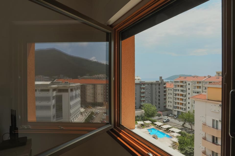 City view, Sea view