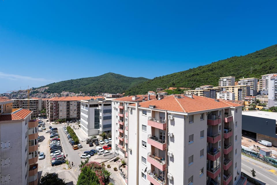 Neighbourhood, City view, Mountain view, Street view