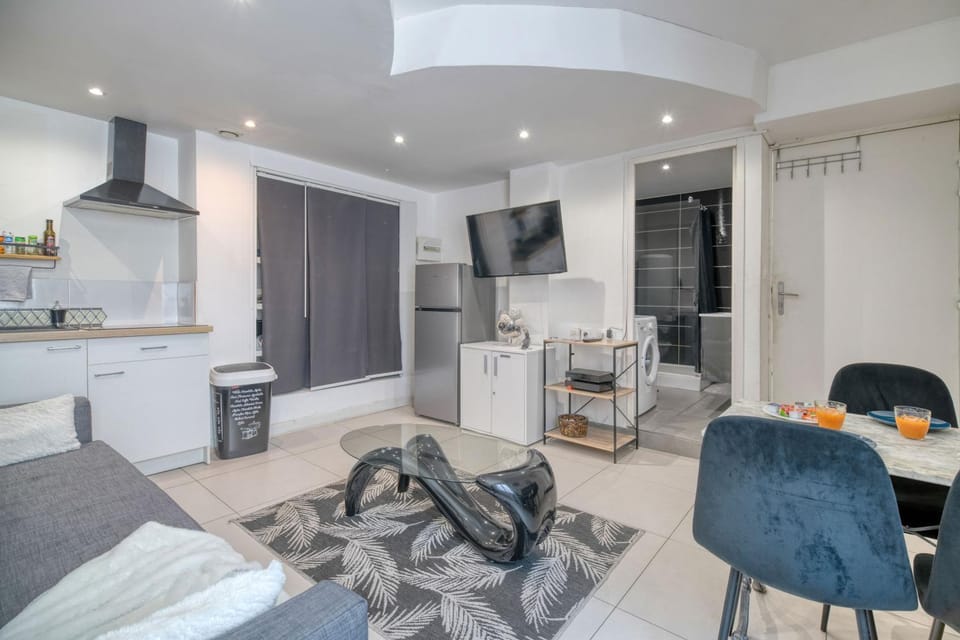 Le COSY Toulouse 3 min de la Gare à pieds Parking gratuit ventilateur Apartment in Toulouse