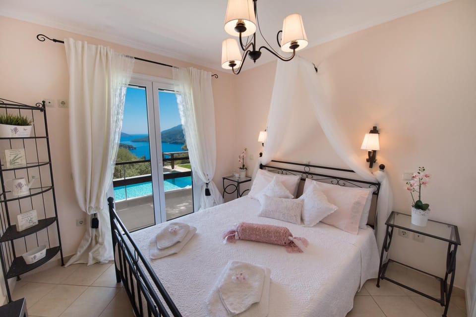 Bed, Bedroom, Pool view, towels