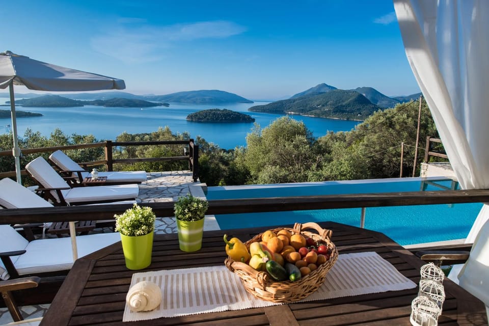 Natural landscape, View (from property/room), Balcony/Terrace, Dining area, Swimming pool