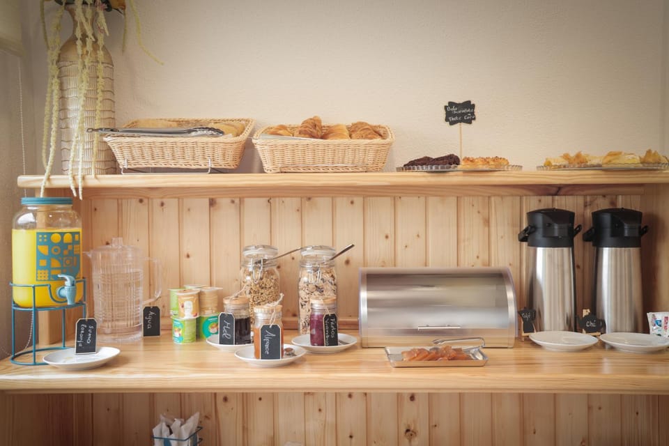 Food and drinks, Food, Breakfast, Continental breakfast