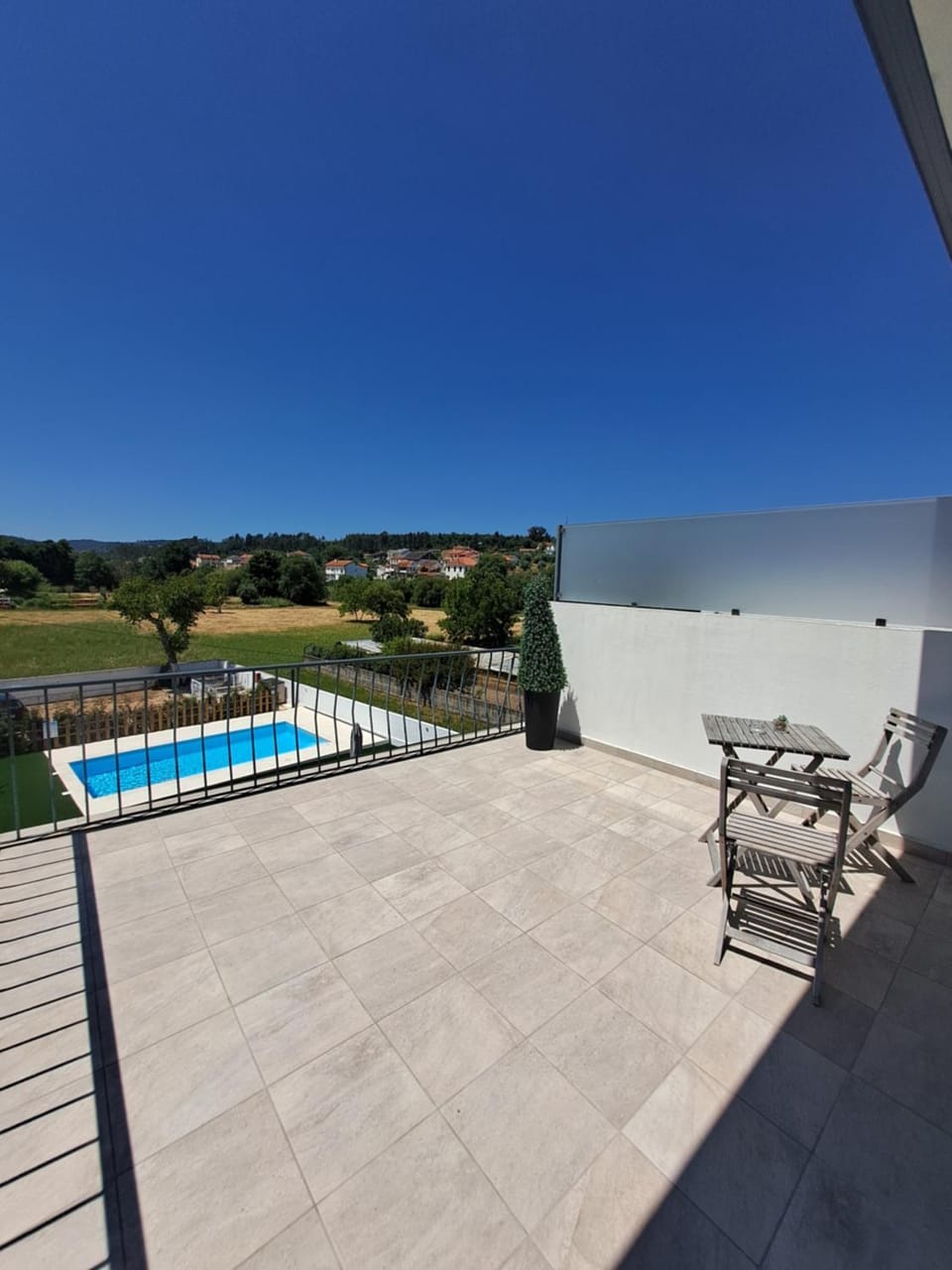 View (from property/room), Balcony/Terrace, Photo of the whole room, Bedroom, Pool view, Swimming pool