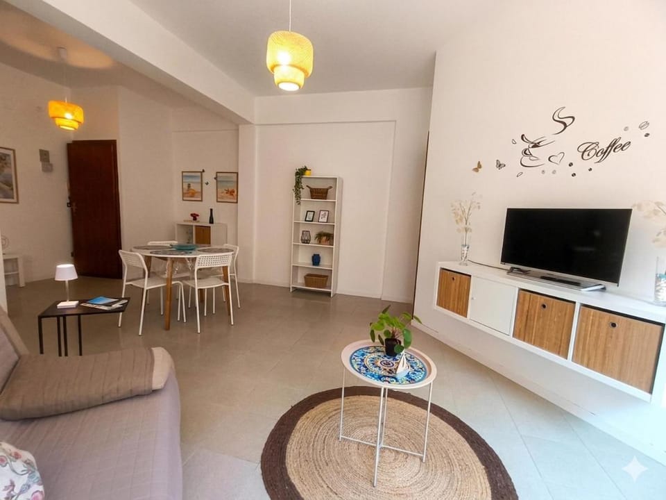 Communal lounge/ TV room, Living room, Seating area, Dining area