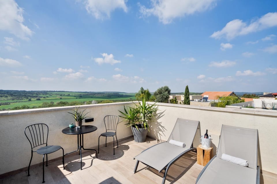 Natural landscape, Solarium, View (from property/room), Balcony/Terrace, Seating area