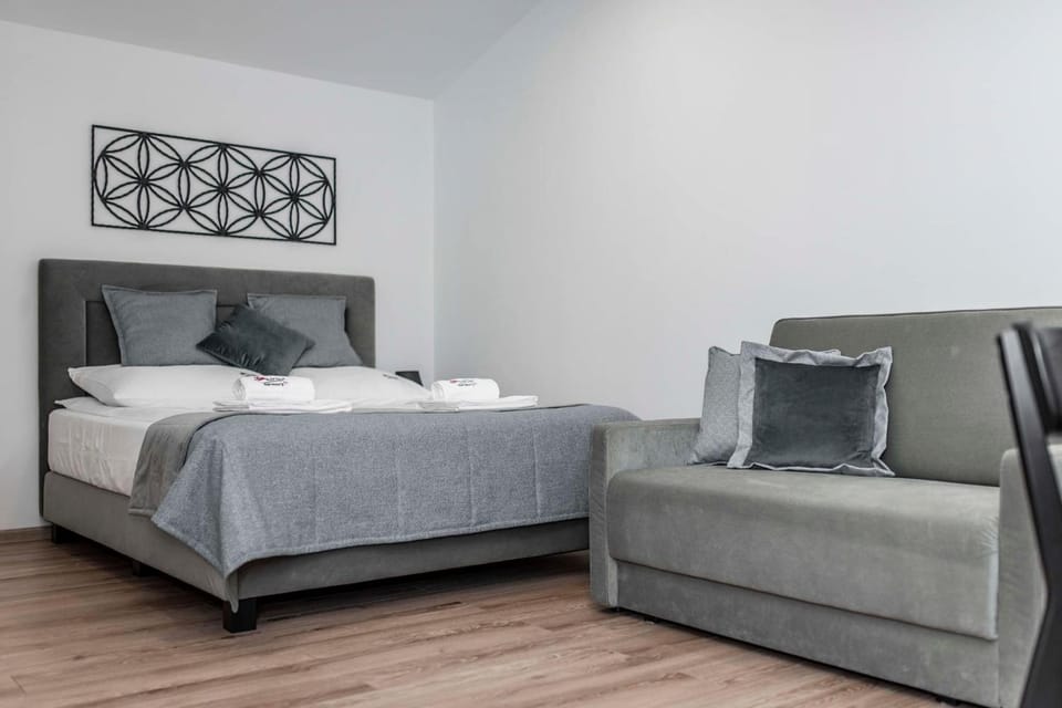 Photo of the whole room, Seating area, Bedroom