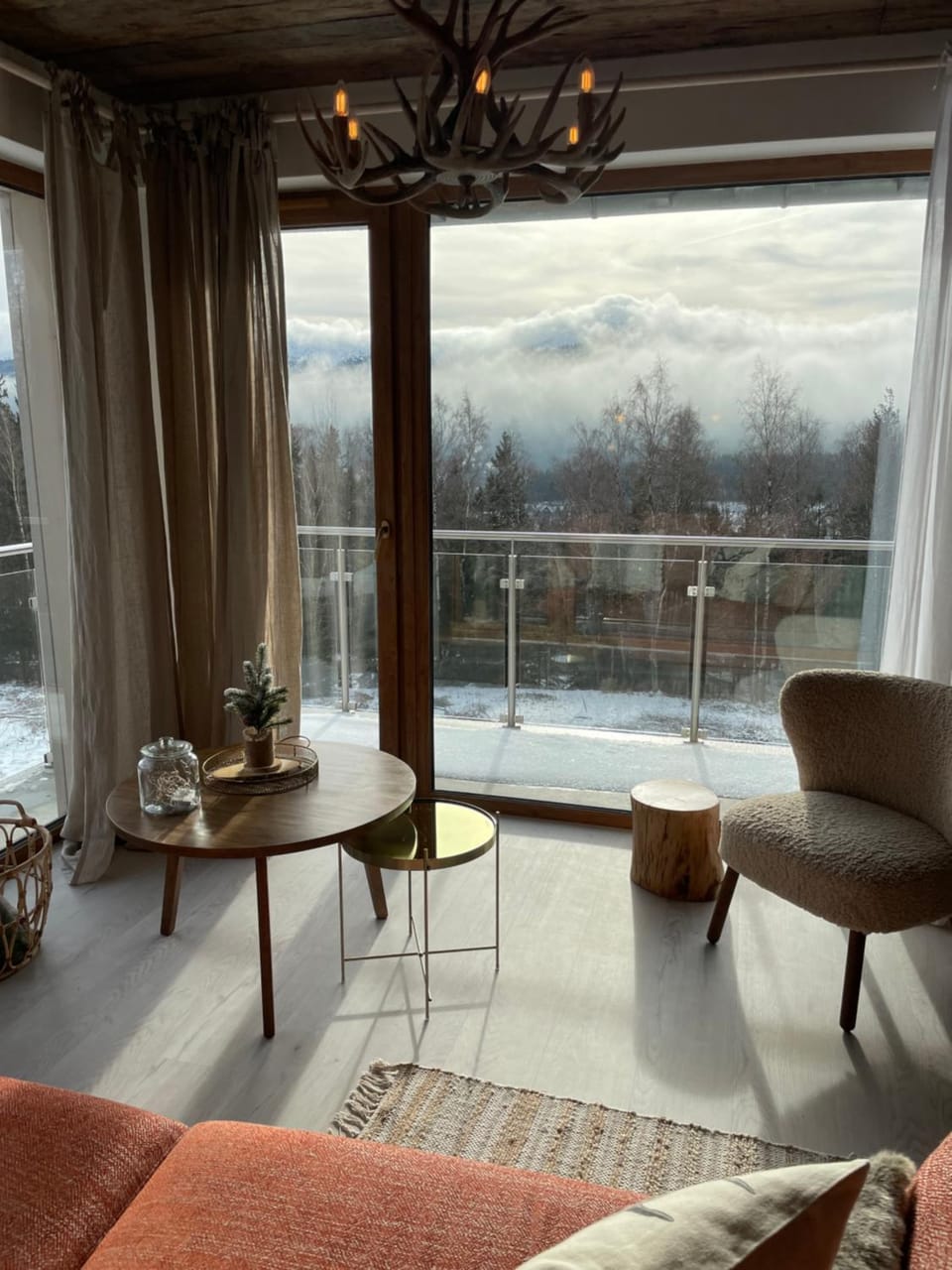 View (from property/room), Balcony/Terrace, Living room