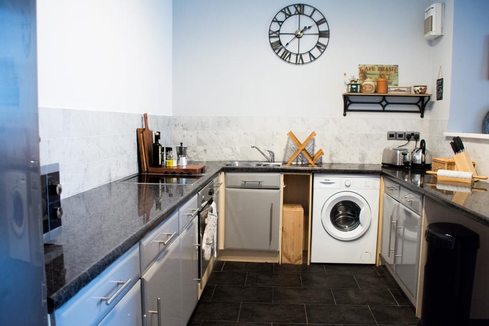Characterful Abode with FREE parking. Apartment in Liverpool