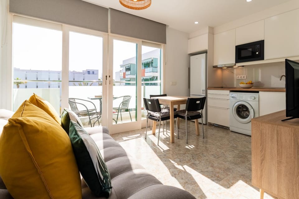 Dining area, kitchen