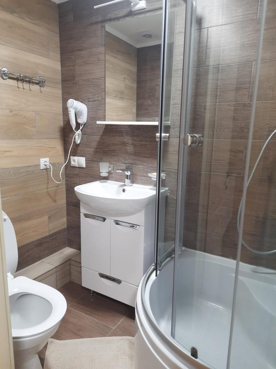 Shower, Toilet