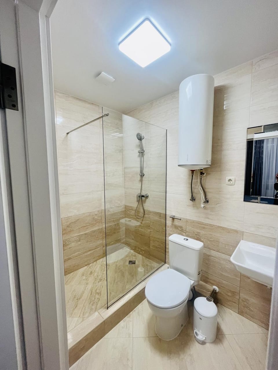 Shower, Toilet