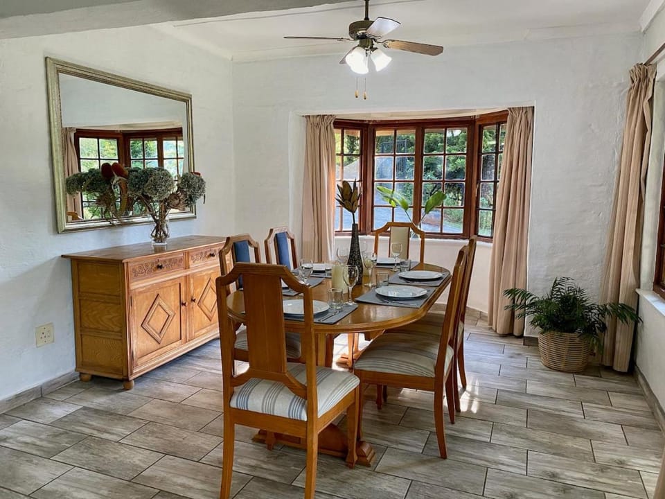 Berg Escape Kiepersol - Spacious Luxury Family Home House in KwaZulu-Natal