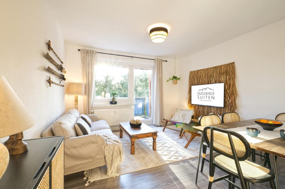 TV and multimedia, View (from property/room), Balcony/Terrace, Living room, Dining area, Food