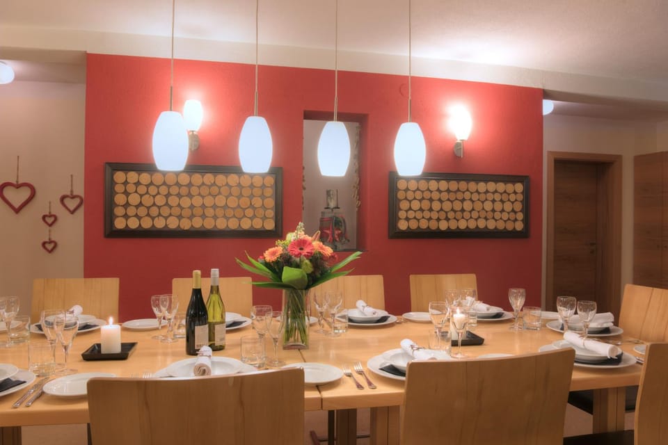 Restaurant/places to eat, Food and drinks, Dining area, Food, Breakfast