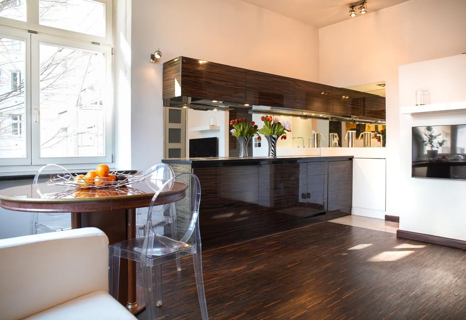 Kitchen or kitchenette, Living room