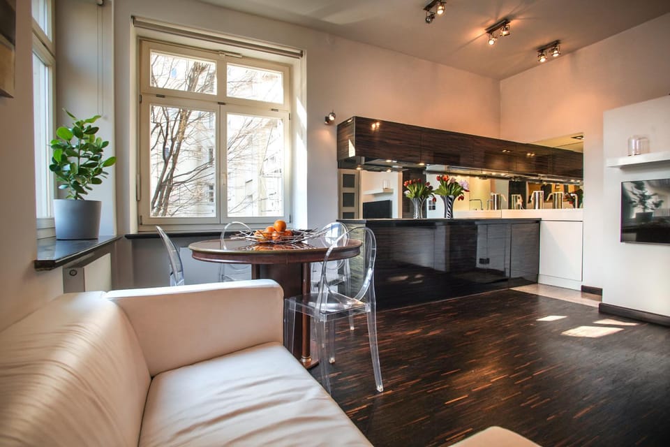 Kitchen or kitchenette, Living room