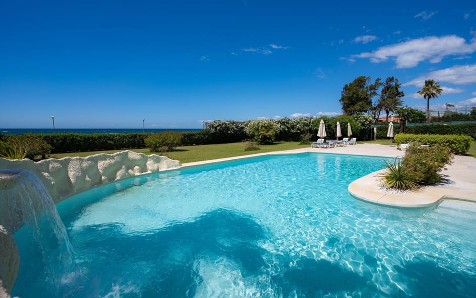Holidays & Home Beachfront Neptuno I, Sea Views,Pool,Garden, Elviria Apartment in Marbella