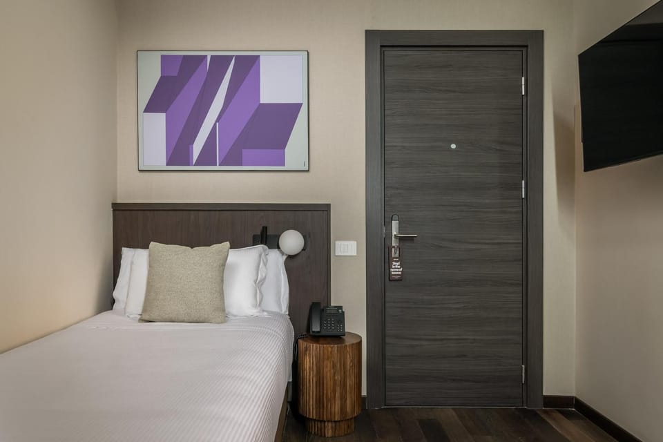 Bed, TV and multimedia, Photo of the whole room, Bedroom, internet, internet