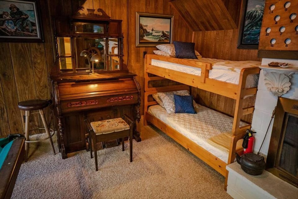 Panoramic Promontory: Bay View Beach House House in Waldport