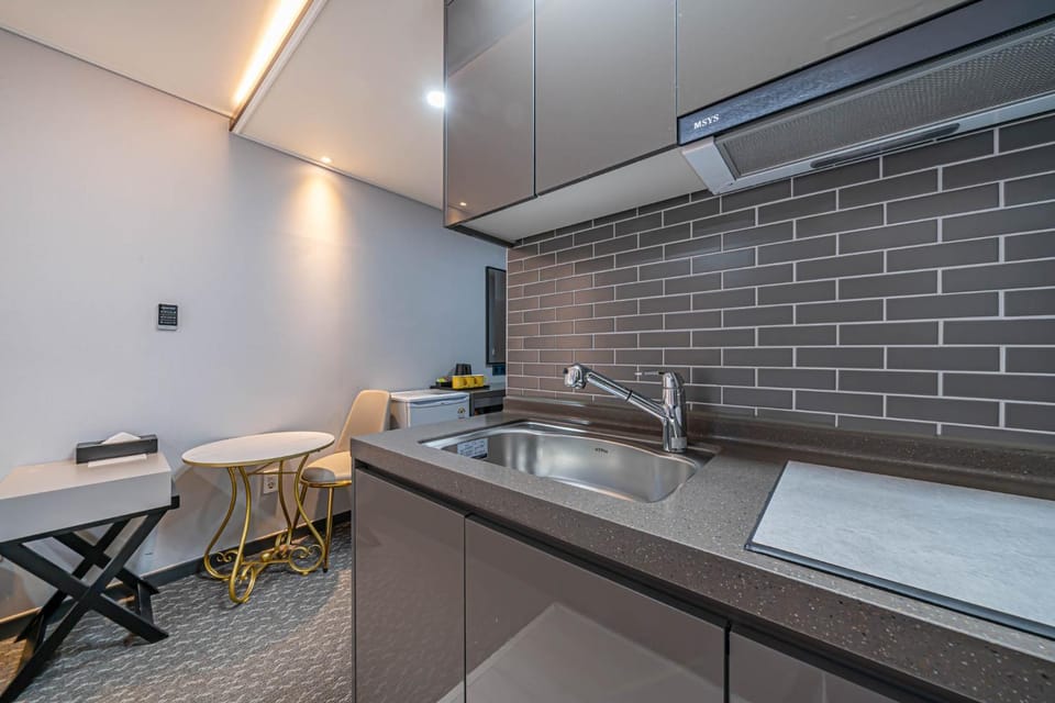 Kitchen or kitchenette