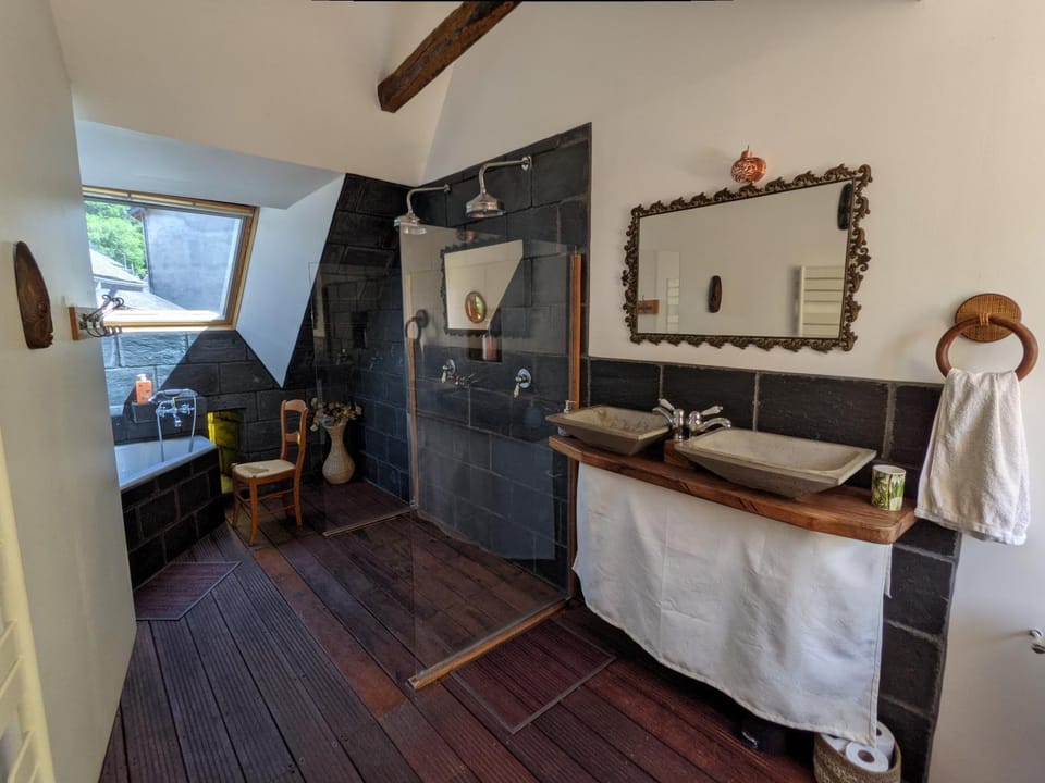 Chambres d'hôtes Les Chatougoulis Bed and Breakfast in Occitanie