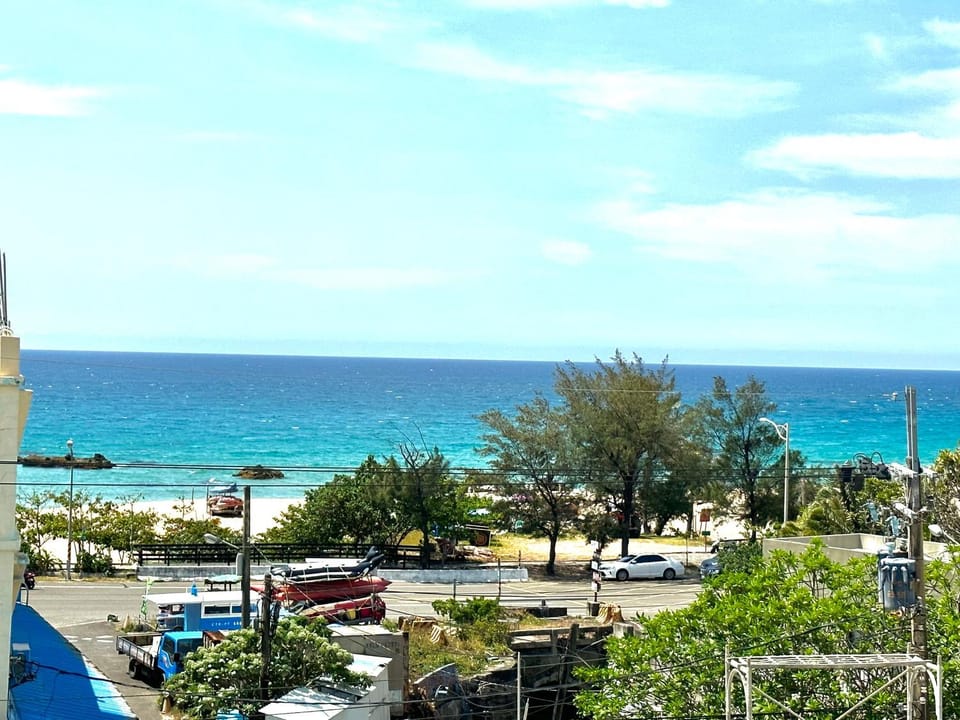 海灘戀情 Beach Love 近沙灘-國旅卡特約商店 陽台房 希臘地中海風格 Vacation rental in Hengchun Township