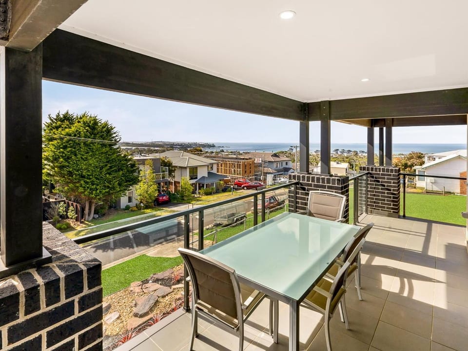 Castaway Views House in San Remo