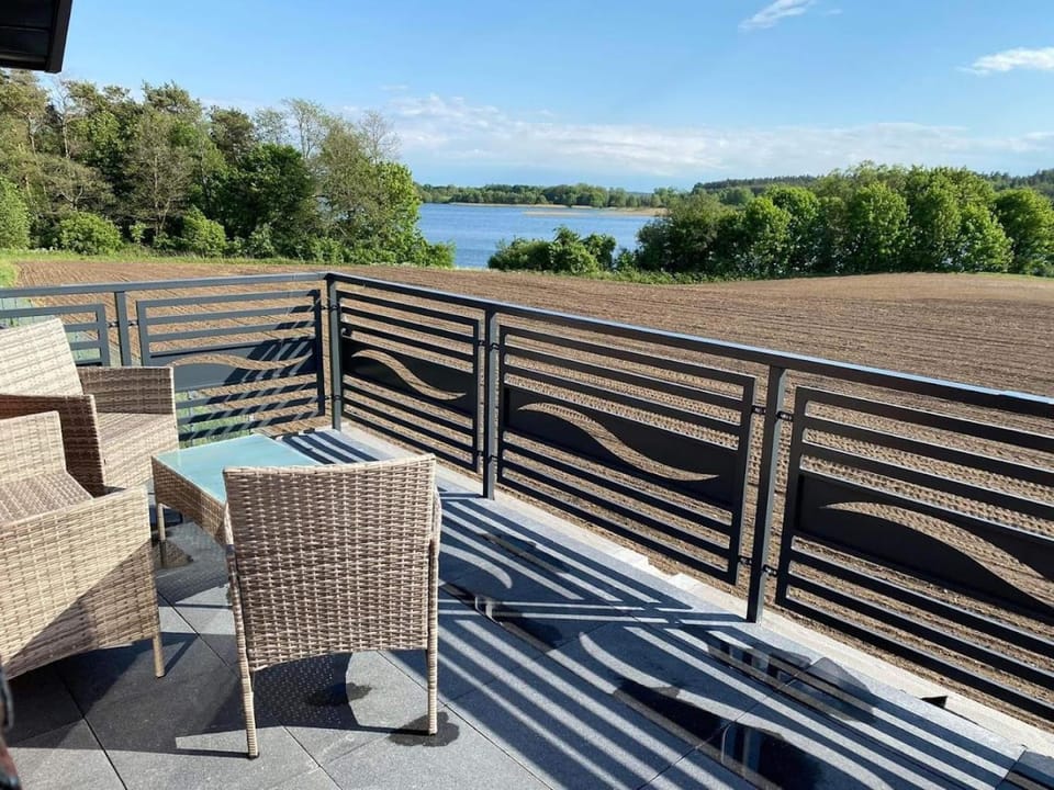 View (from property/room), Balcony/Terrace, Lake view