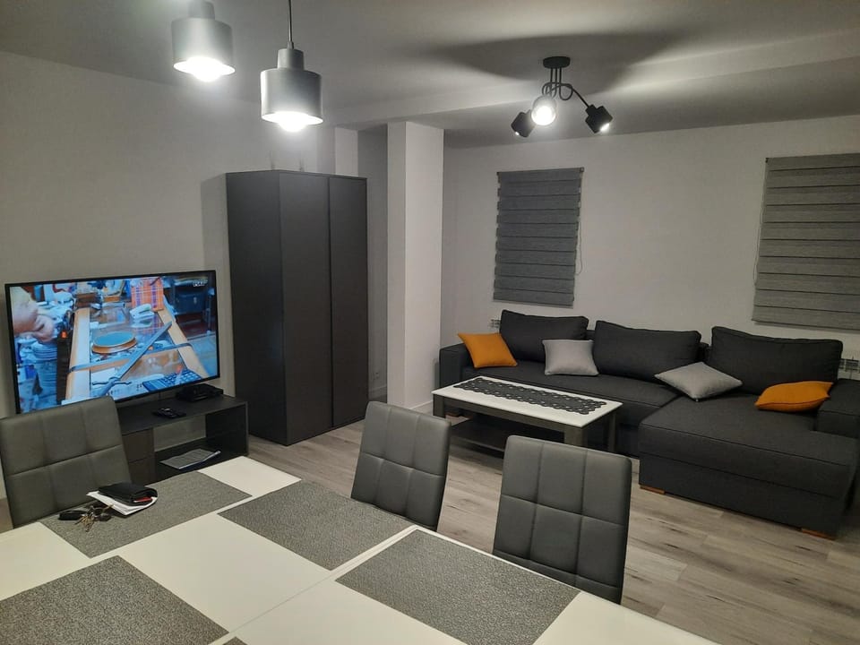 Communal lounge/ TV room, TV and multimedia, Living room, Seating area