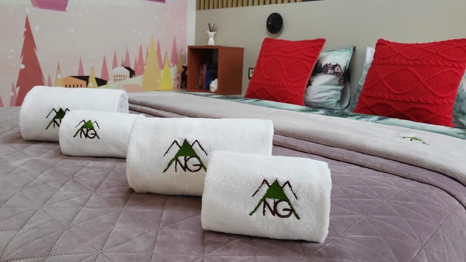 Bed, Living room, Photo of the whole room, Seating area, Bedroom