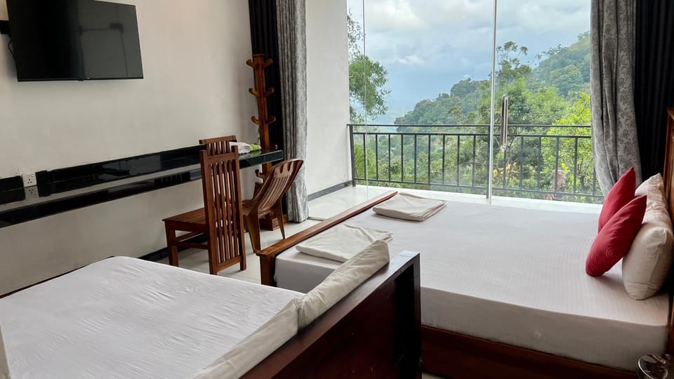 Bed, TV and multimedia, View (from property/room), Bedroom, Mountain view