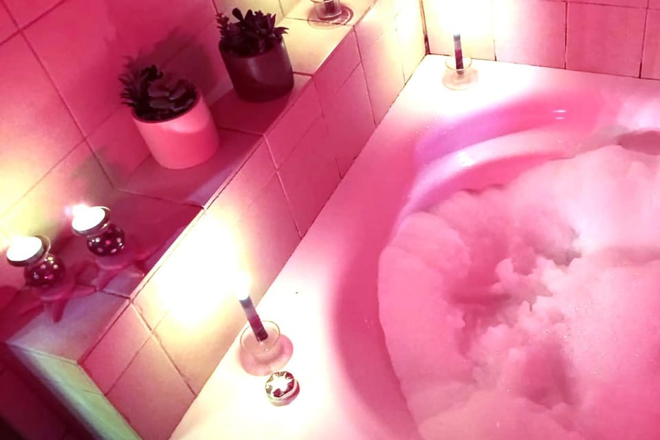 Bathroom, Spa and wellness centre/facilities