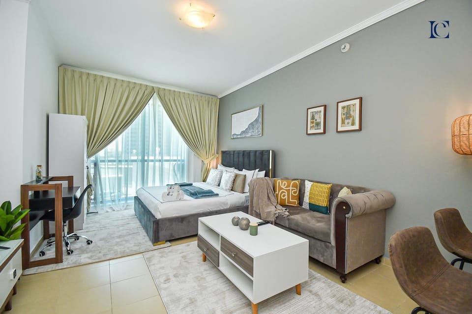 Bed, TV and multimedia, Bedroom