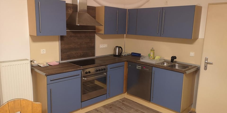 Kitchen or kitchenette, Kitchen or kitchenette