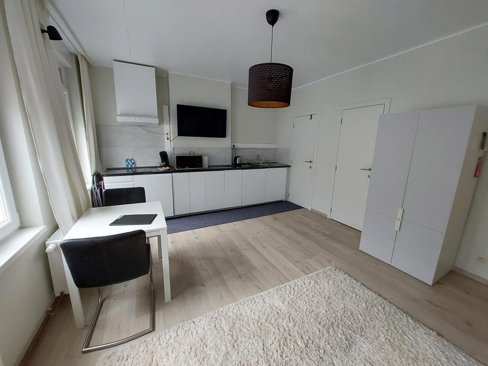 TV and multimedia, Coffee/tea facilities, Kitchen or kitchenette, stove
