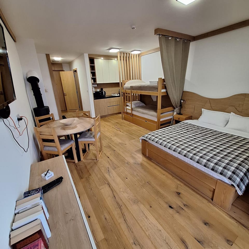 Aparthotel Vucko Apartman D444 private host Apartment in Federation of Bosnia and Herzegovina