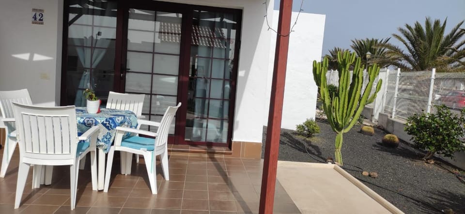 Property building, Garden, Balcony/Terrace