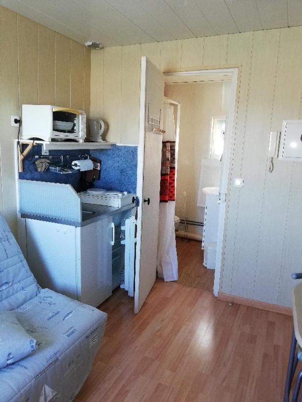 Kitchen or kitchenette, Communal kitchen