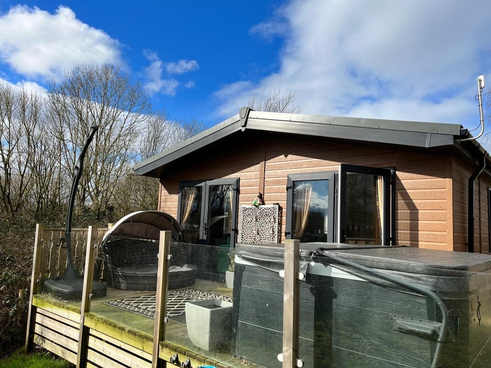 Property building, Hot Tub, Balcony/Terrace