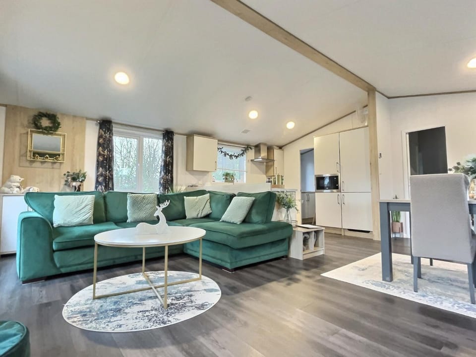 Kitchen or kitchenette, Living room, Seating area