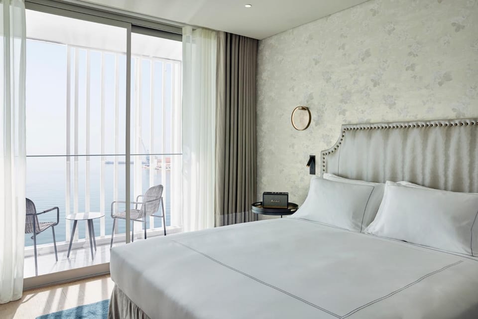 Bed, Sea view