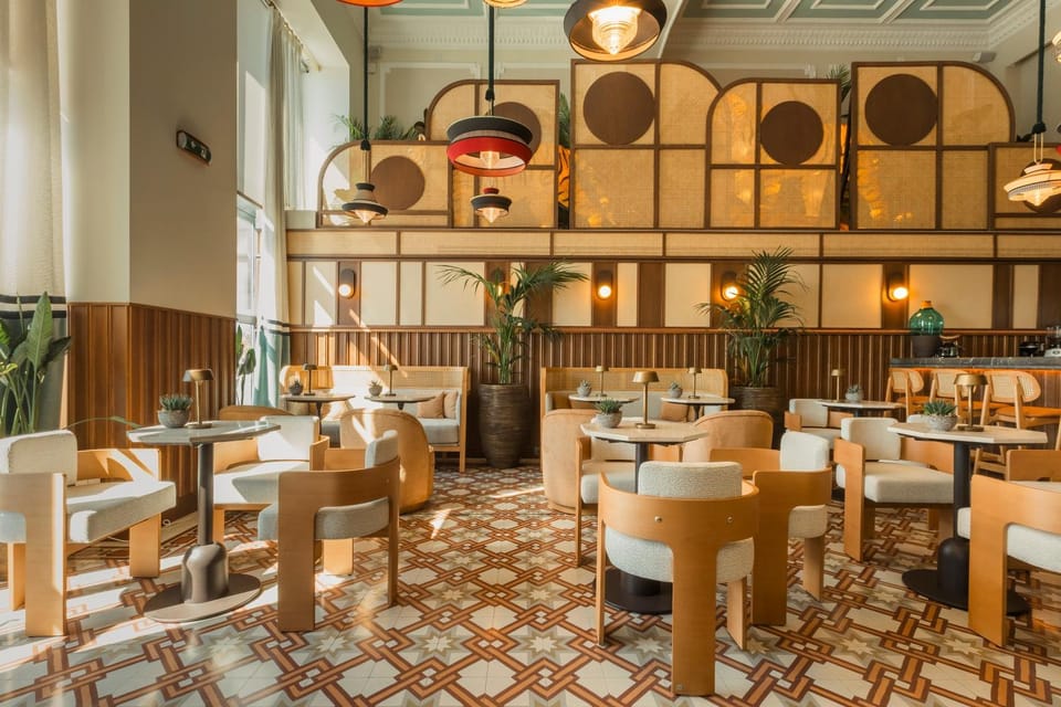 Restaurant/places to eat, Lounge or bar