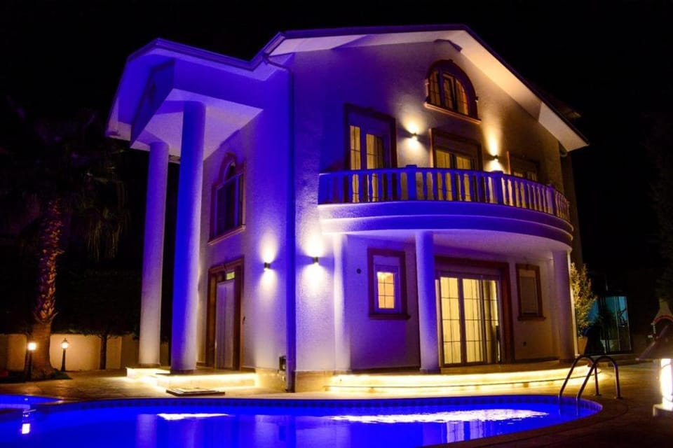 Property building, Swimming pool