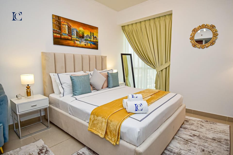 Bed, Living room, Photo of the whole room, Seating area, Bedroom, towels
