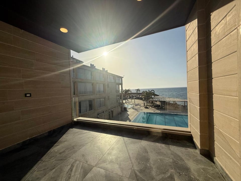 Pool view, Sea view